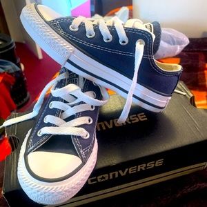 10.5 boys youth converses only worn twice